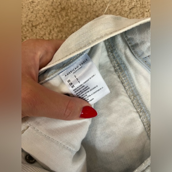 American Eagle Lightwash Size 2 Shorts - Picture 5 of 6